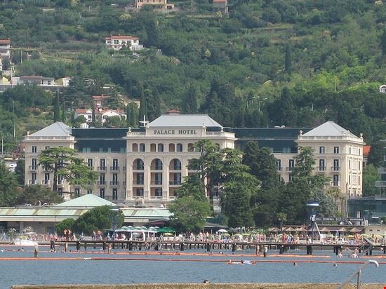 Portorose uno degli alberghi piu' prestigiosi della costa adriatica slovena.siamo a Portoroz(Portorose),nota localita' balneare.  