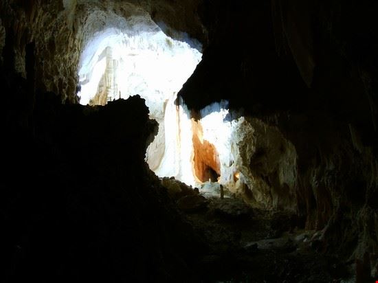 grotte di Frasassi Le splendide grotte di Frasassi sono collocato presso Genga nella provincia d'Ancona.  
