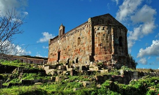 Antiche terme Fordongianus (Fordongianni in sardo) è un comune italiano di 1000  abitanti circa della provincia di Oristano in Sardegna, nella regione storica del Barigadu.È situato sulla sponda sinistra della valle del Tirso, sorge sui resti dell'antica sede fortificata di Forum Traiani. Il paese è noto per la presenza di un complesso termale di età romana risalente al I secolo d.C.  