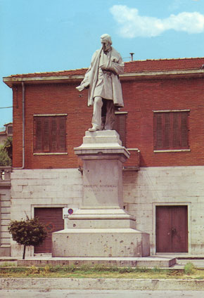 Monumento a Giuseppe Montanelli