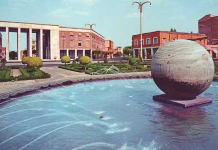 Piazza del Popolo, fontana monumentale