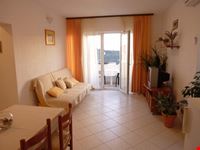 apartment zuti hvar