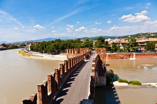  Verona  