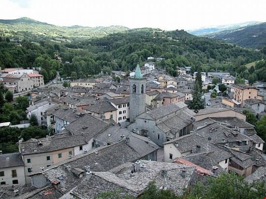 Fiumalbo veduta del paese di Fiumalbo nell'appennino modenese  