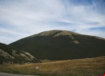sullo sfondo serra del prete
