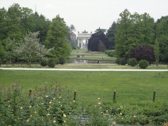 Parco Sempione  Vista del Parco con in lontananza l'Arco della Pace  