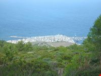 paese visto dalla montagna