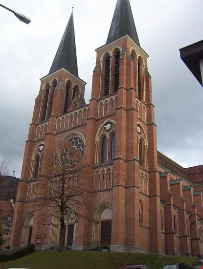Klagenfurt veduta esterna della straordinaria chiesa del cuore di Gesu',capolavoro artistico della citta'  