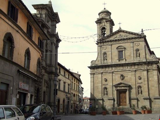 Castel del Piano La chiesa su Piazza madonna  