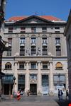 uno dei palazzi in via knez mihaila a belgrado