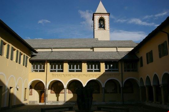 Bellinzona una delle chiese piu' interessanti e' quella di santa maria delle grazie  