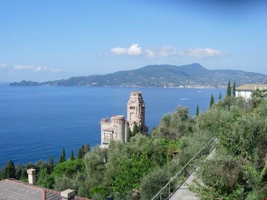 castello Sem Benelli castello Sem Benelli sul lungomare di Zoagli  