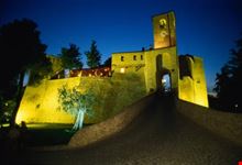 Veduta notturna del borgo