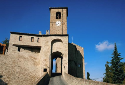 Torre con orologio