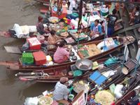 Ampawa mercato galleggiante