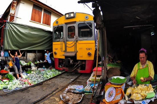 Maeklong Market