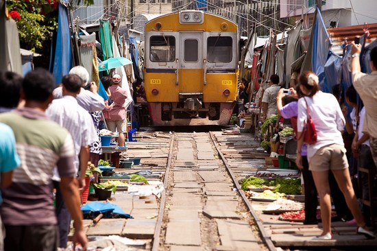 Maeklong Market