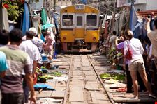 Maeklong Market