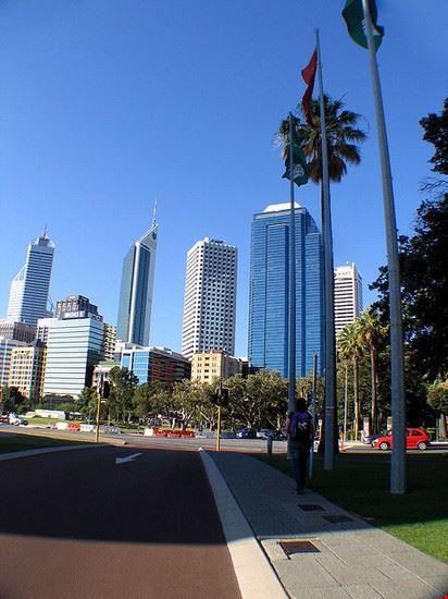  Perth Looking Glass - Creative Commons Looking Glass
