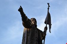 huelva kolumbusstatue auf dem plaza de las monjas de huelva