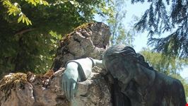 zagreb statue im mirogoj-friedhof