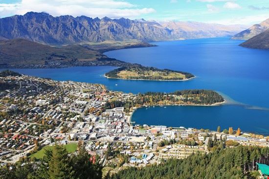  Queenstown vichie81 - www.shutterstock.com vichie81
