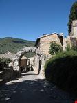 spello mittelalterlicher bogen und umgebung