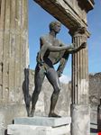 pompei statue in pompei