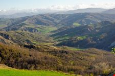 imola wunderschoene landschaft imolas