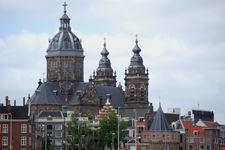 amsterdam st nicolaaskerk and the schreierstoren