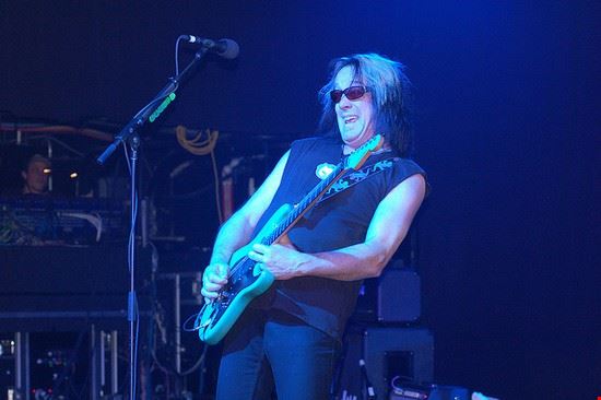 Revolution Live - Creative Commons - Creative Commons - Carl Lender