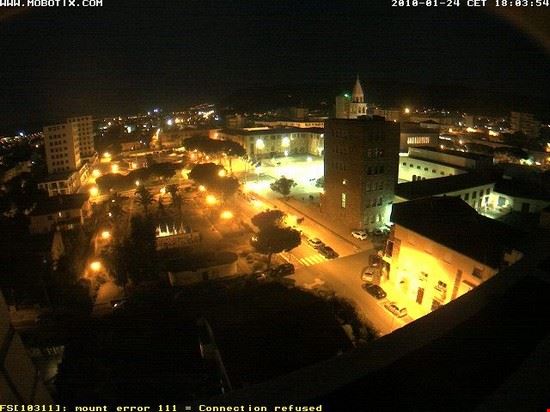 vista della piazza Roma, di notte  