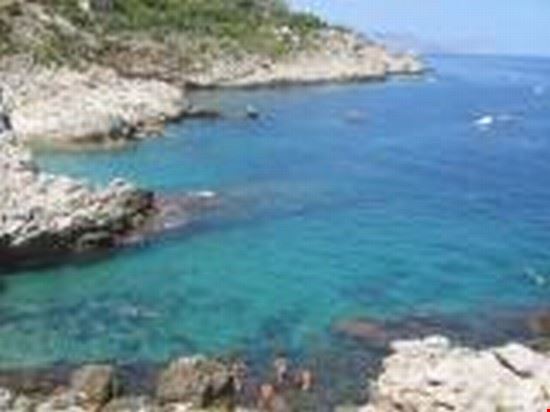 Il mare di Capo Zafferano - Villa a 100 m dal mare- 6 posti letto -arredata - corredata- con parcheggio.... TUFFATI E' UN'OCCASIONE