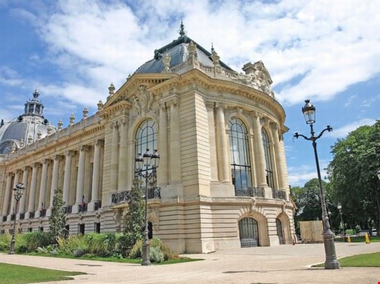 Museo del Petit Palais - Veniamin Kraskov - Veniamin Kraskov - www.shutterstock.com