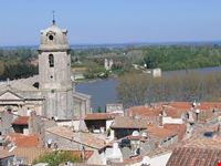 arles sicht auf die daecher von arles