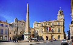 arles places de la republique