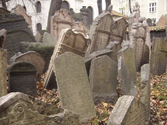Cimitero ebraico Un viaggio magico a Praga...  