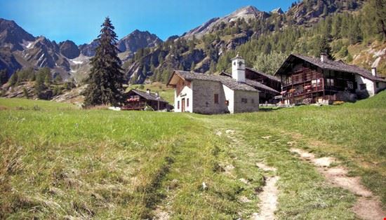  Scorcio che si ammira all'arrivo alla frazione di Follu  
