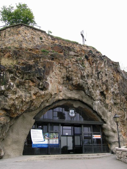 Cappella nella roccia