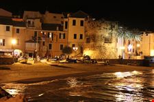 La spiaggia di fronte alla torre saracena