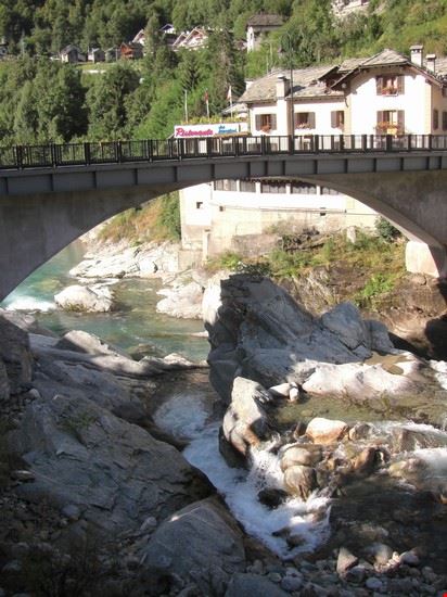  Il ponte sul fiume a Piode  