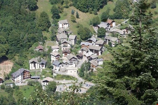  Veduta dall'alto. Strada per l'alpe Meggiana  