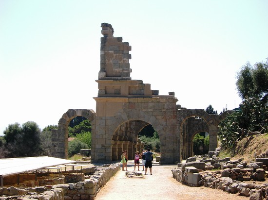Tindari ( resti mura difensive)