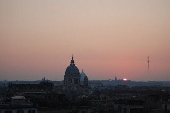 Tramonto sulla Basilica di San Pietro