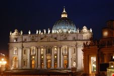 Basilica di San Pietro in notturna