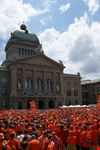 bern versammlung auf dem bundesplatz vor dem bundeshaus