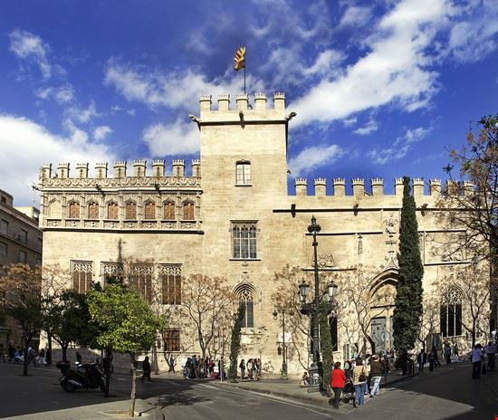 La Lonja de la Seda Valencia Pecold - www.shutterstock.com Pecold