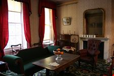 Particolare del salotto della casa-museo di Charles Dickens