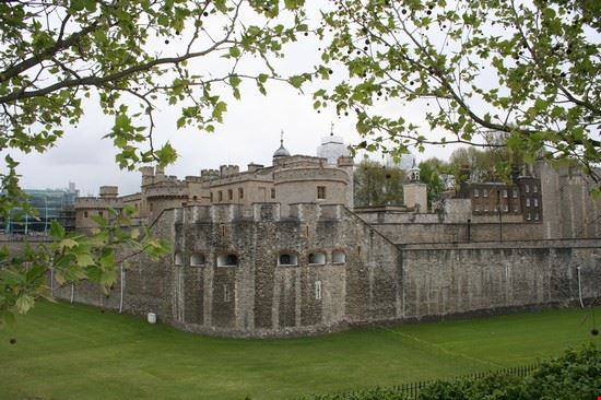 Torre di Londra Le mura laterali del complesso della Torre di Londra  