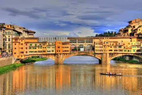 Ponte Vecchio Florence Francisco Caravana - www.shutterstock.com Francisco Caravana